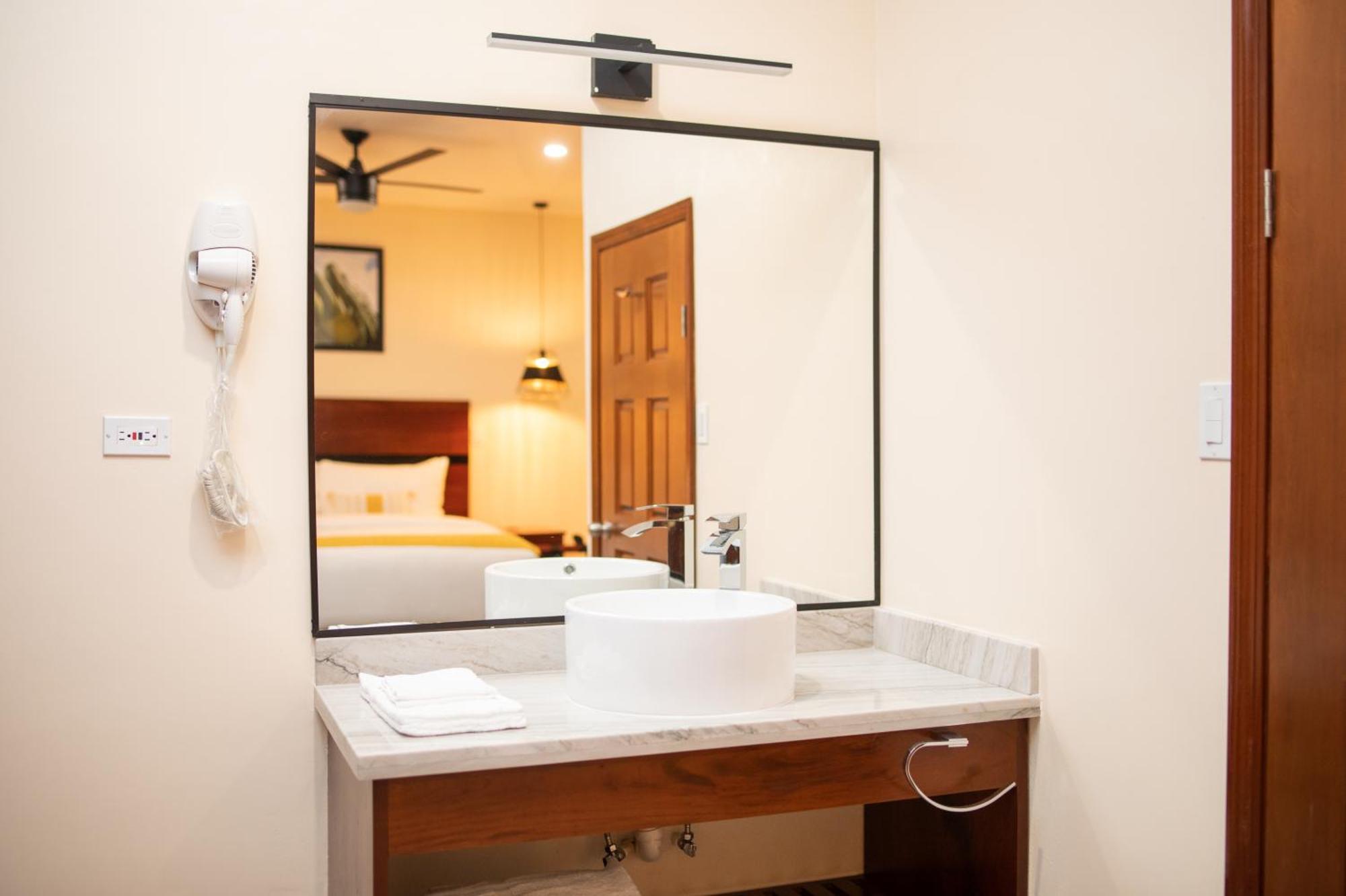 The West House Boutique Hotel Сан-Игнасио Экстерьер фото